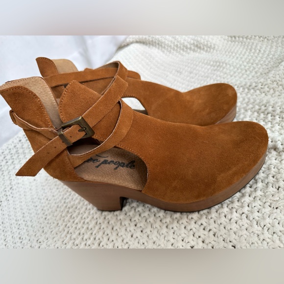 Free People Cedar Platform Clogs size 40 or 7.5 - Picture 2 of 9